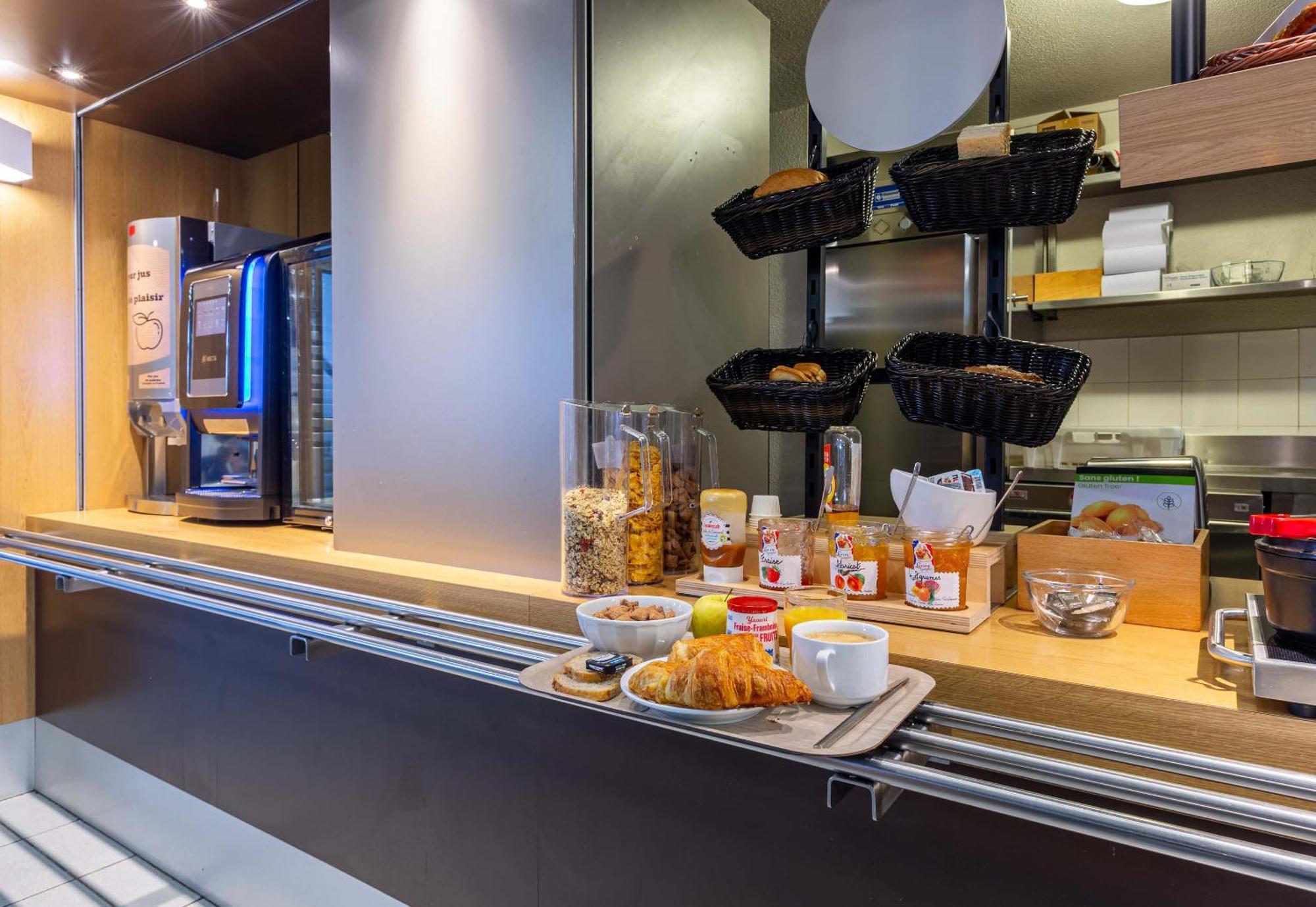 B&B Hotel Chartres Le Forum Le Coudray Εξωτερικό φωτογραφία